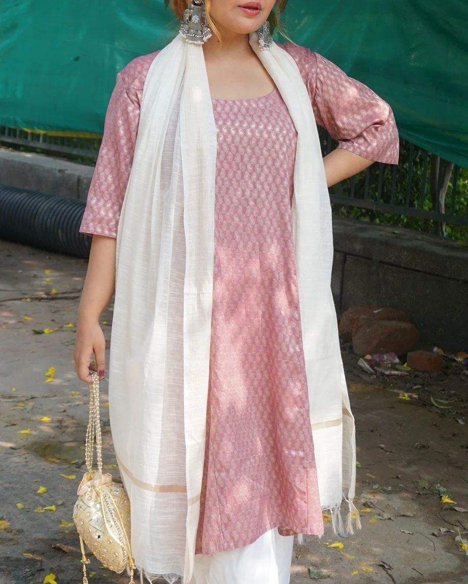 Meena kurti